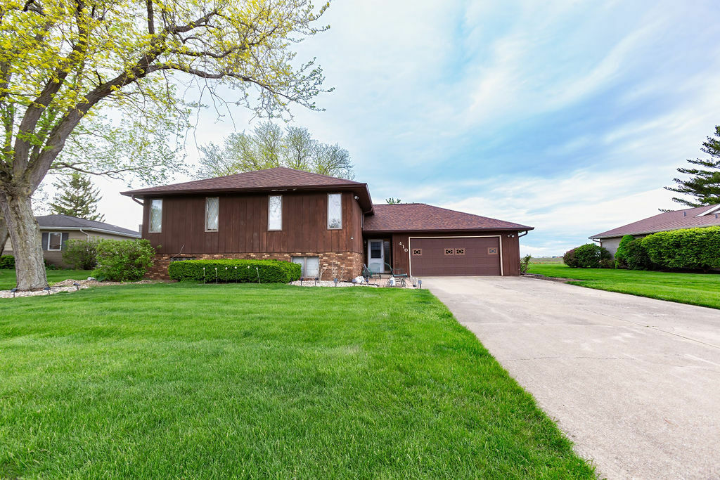 410 W Belaire Court  Goodfield IL 61742 photo