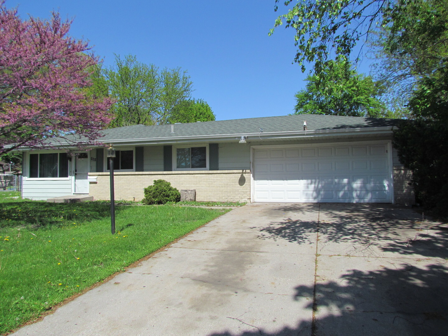 Property Photo: 831 N Glenwood Place IL 60506