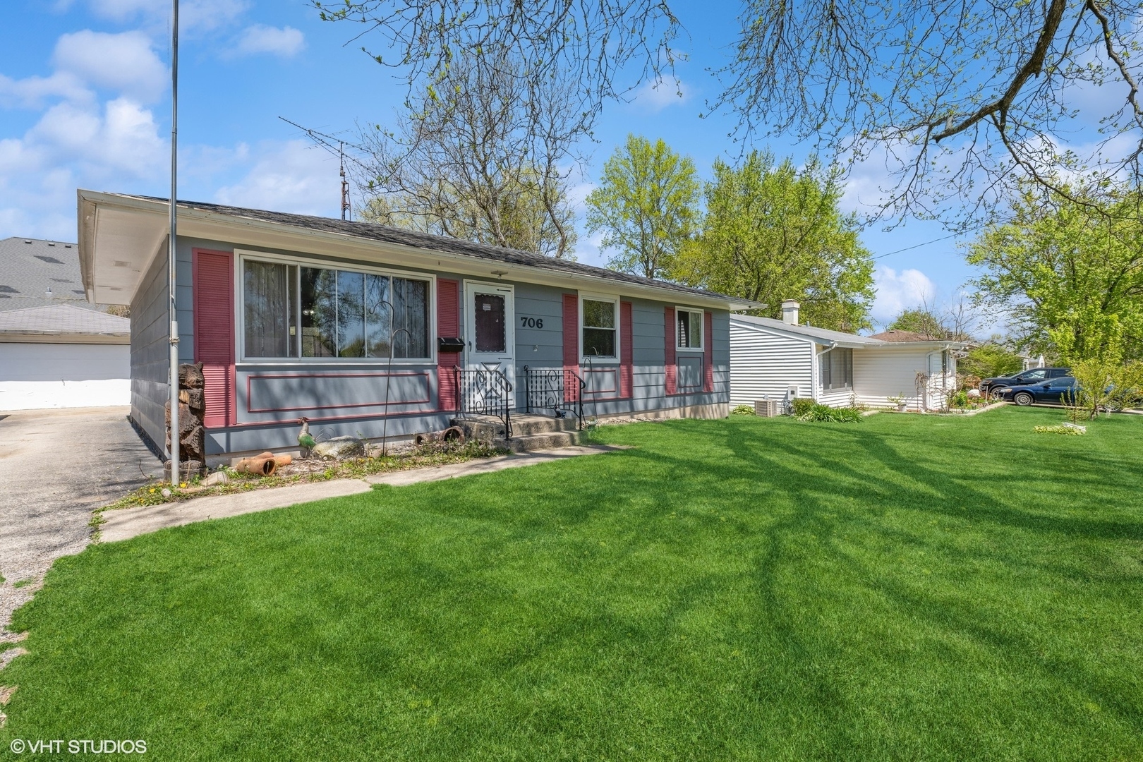 Property Photo: 706 University Street IL 60033