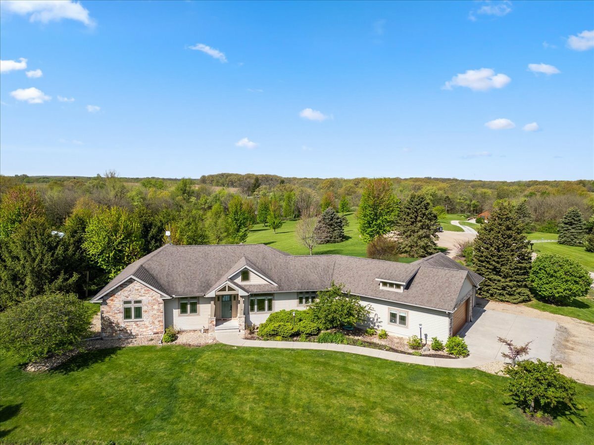 Property Photo: 2297 Deer Ridge Court IL 61725