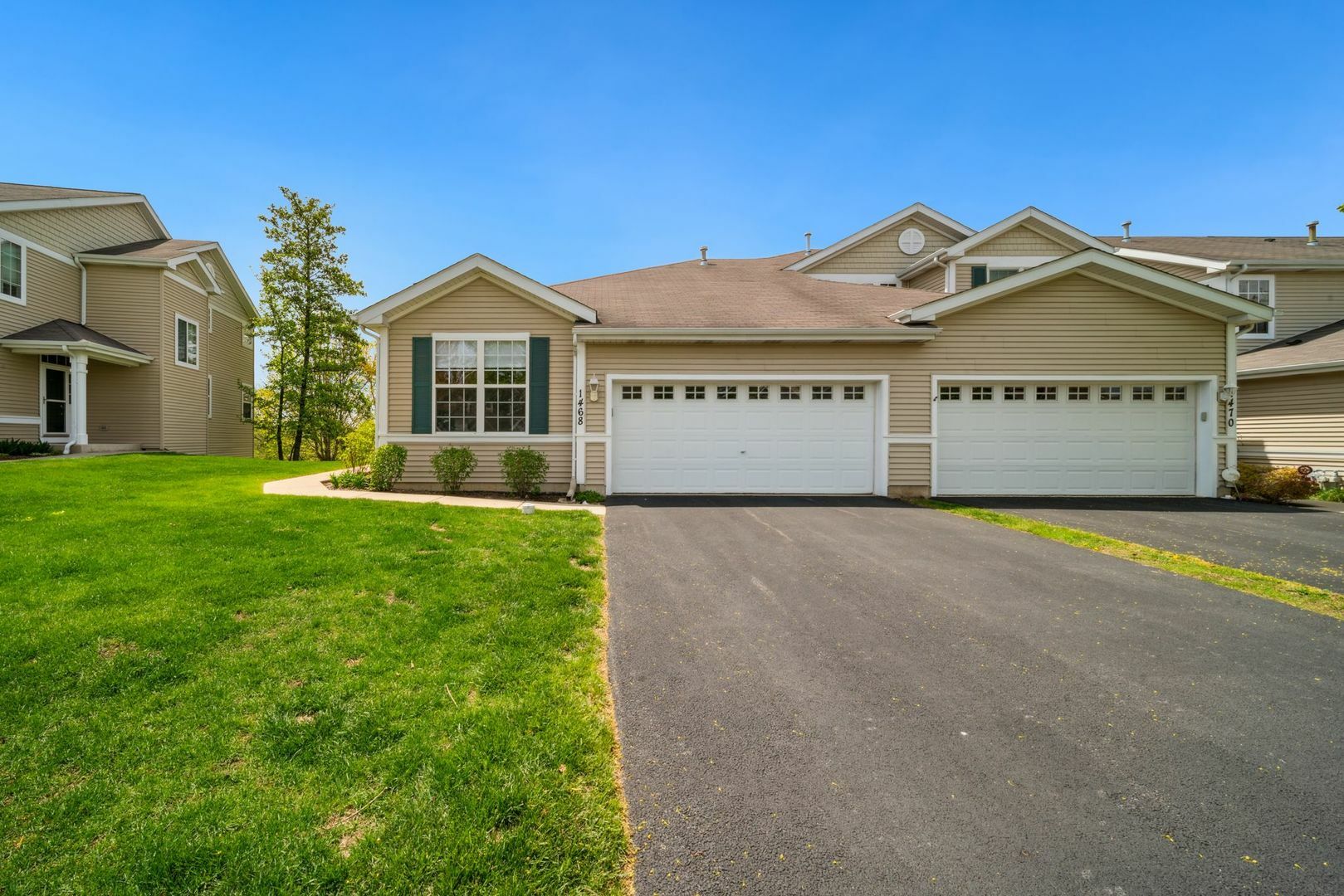 Property Photo: 1468 W Remington Lane IL 60073