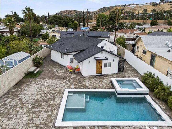 Property Photo:  10263 Strathern Street  CA 91352 