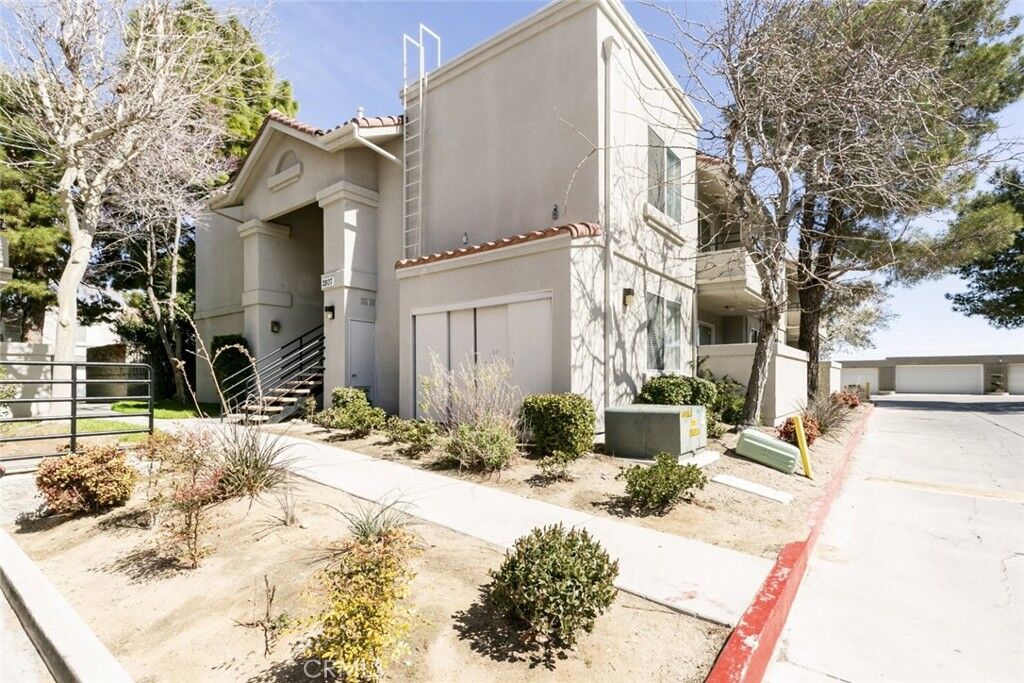 Property Photo:  2807 W Avenue K12 256  CA 93536 