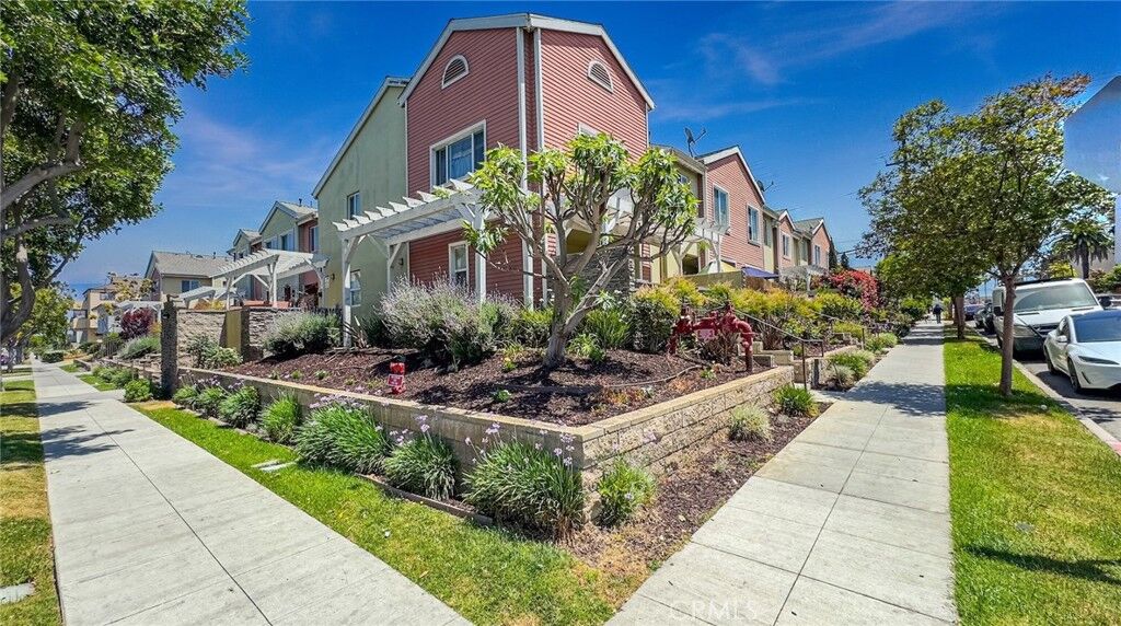 Property Photo:  1500 Pine Avenue 19  CA 90813 