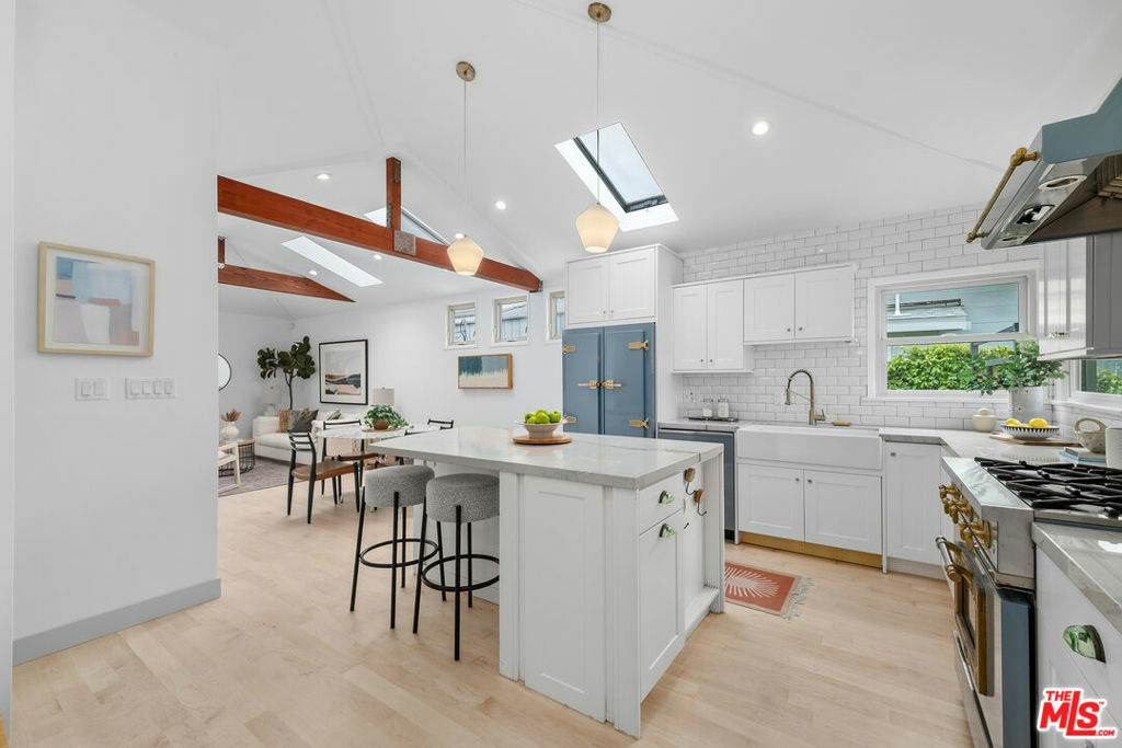 3928 Michael Avenue  Los Angeles CA 90066 photo