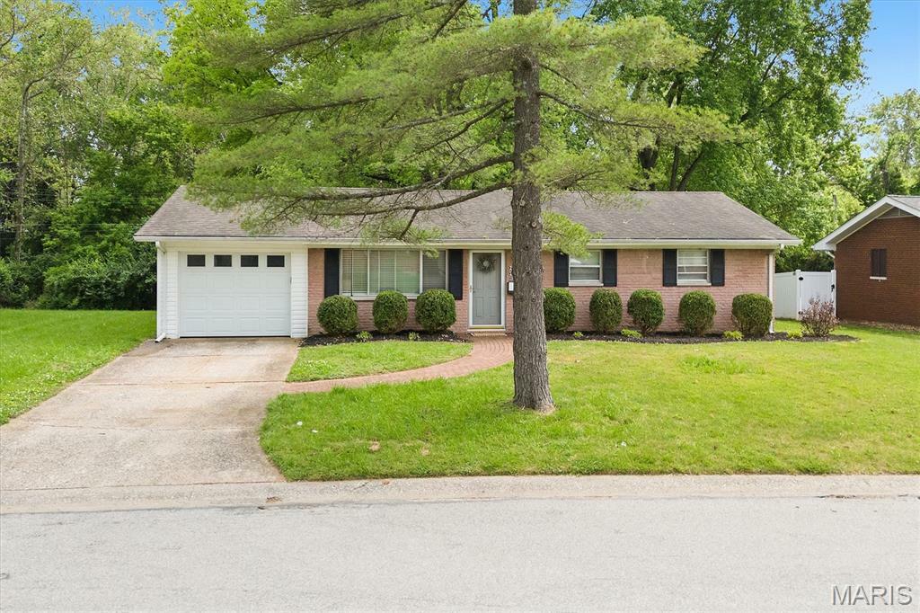 Property Photo: 22 Briarwood Drive IL 62223