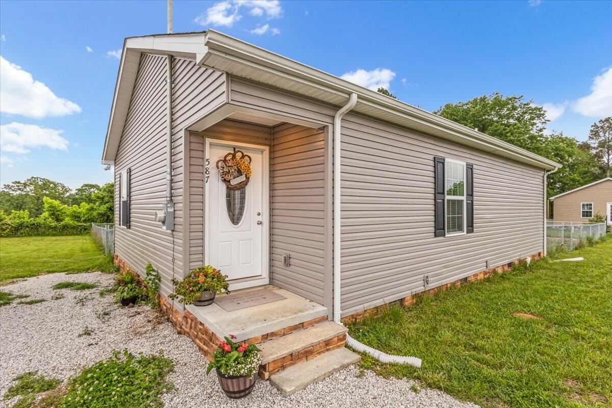 Property Photo: 587 Mason Everette Rd TN 37306