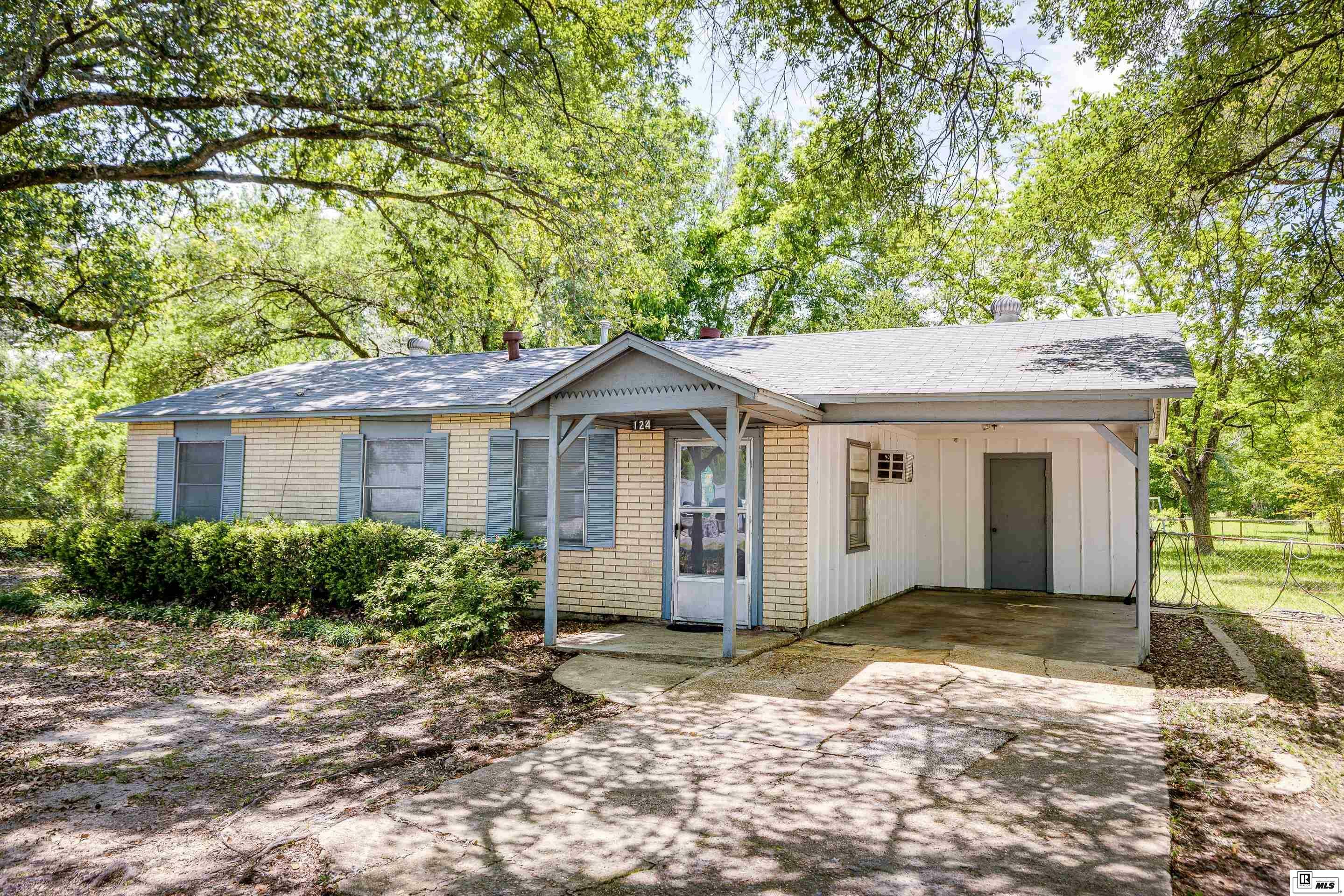 Property Photo: 124 Washington Street LA 71292