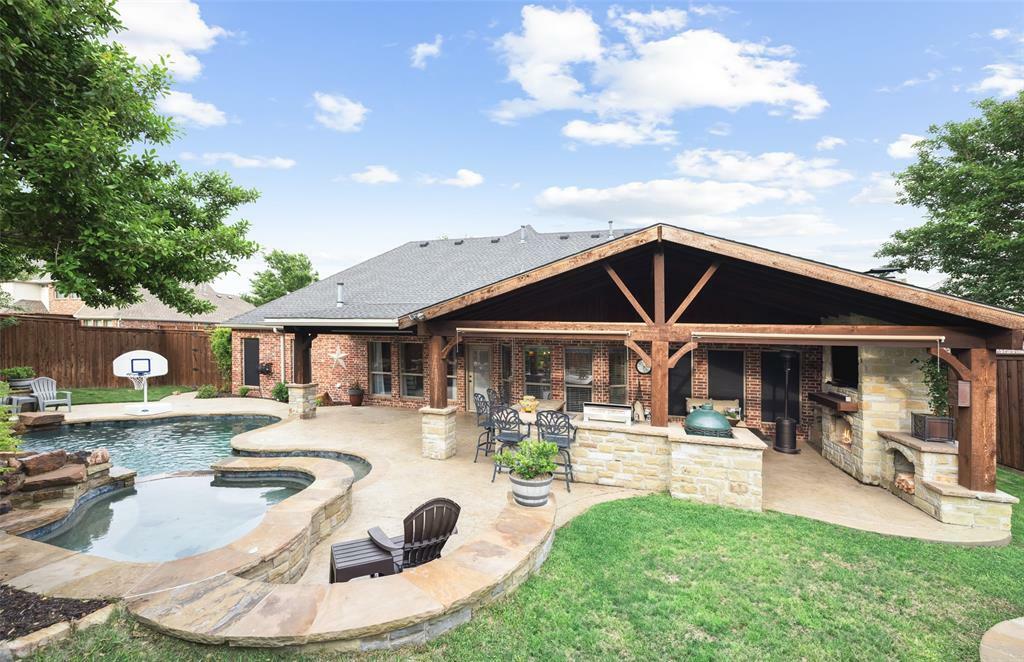 Property Photo: 231 Sandstone Drive TX 75078
