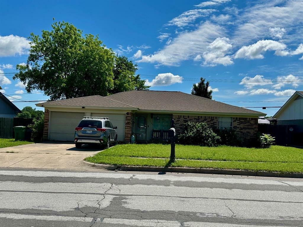 Property Photo: 5704 Newman Drive TX 76180