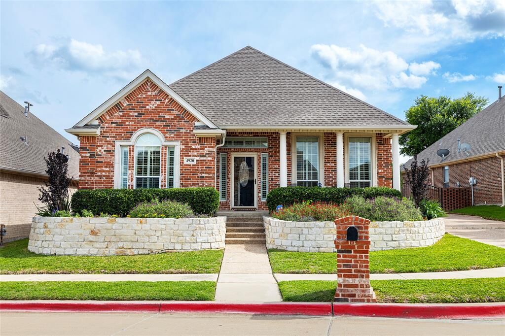 Property Photo:  4920 Ridge Circle  TX 76126
