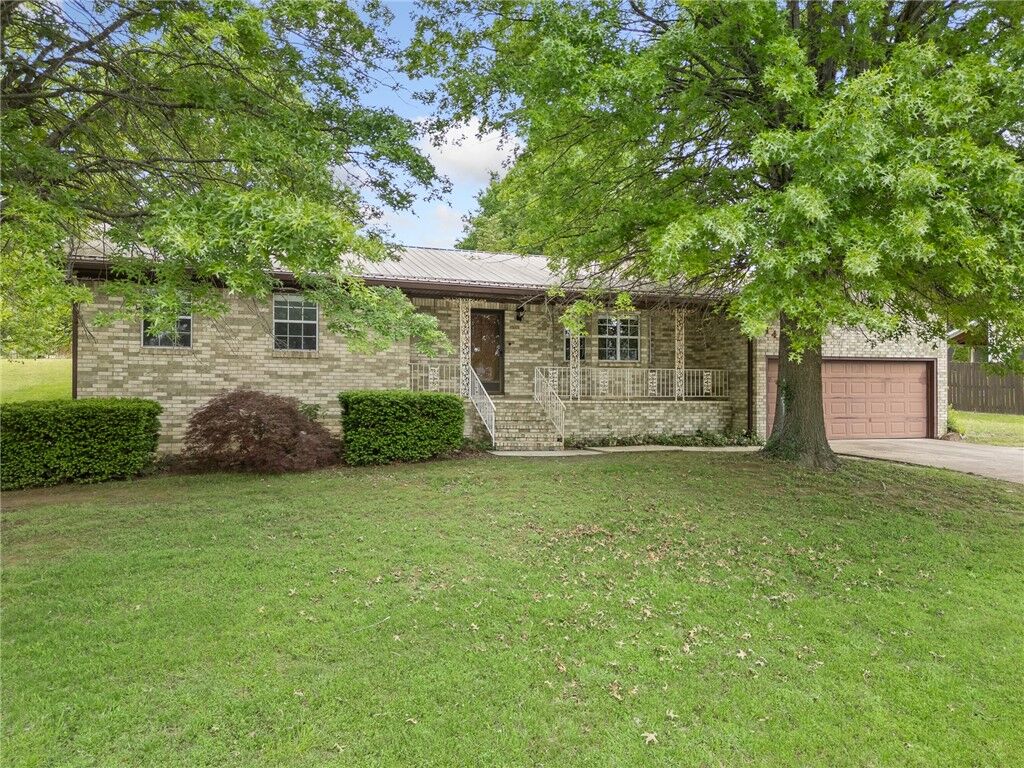 Property Photo:  1405 Crestwood Drive  AR 72601 