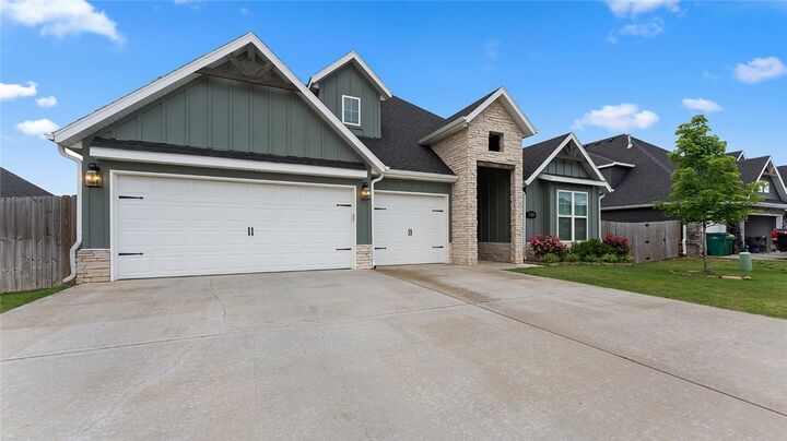 Property Photo: 1160 Silver Maple Street AR 72719