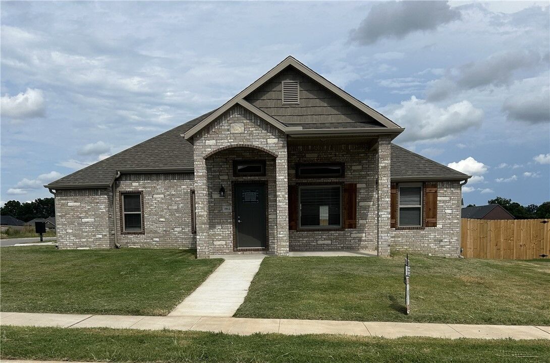 Property Photo:  1912 Hale Lane  AR 72751 