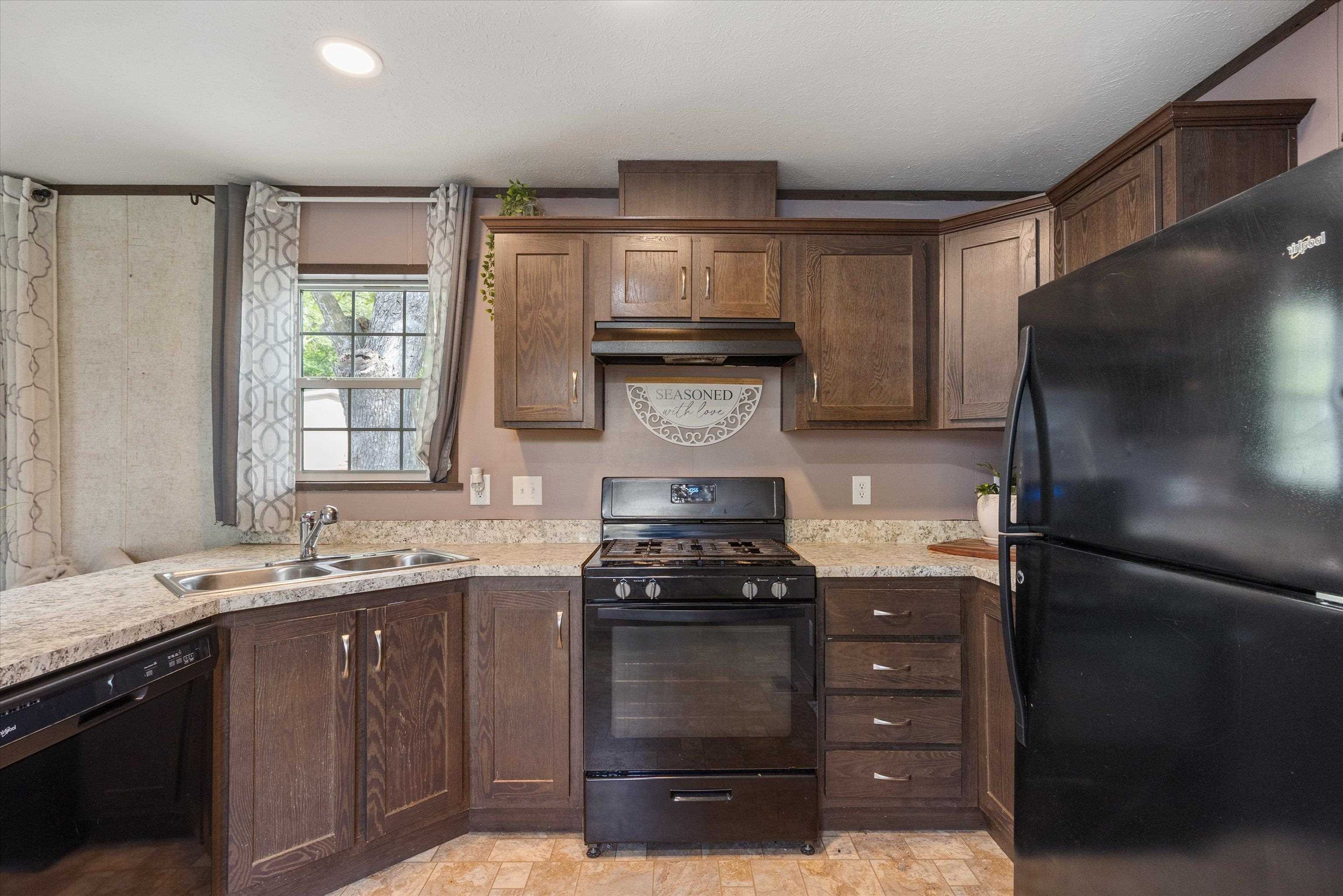 Property Photo: 2902 Hancock Street 35 NE 68005