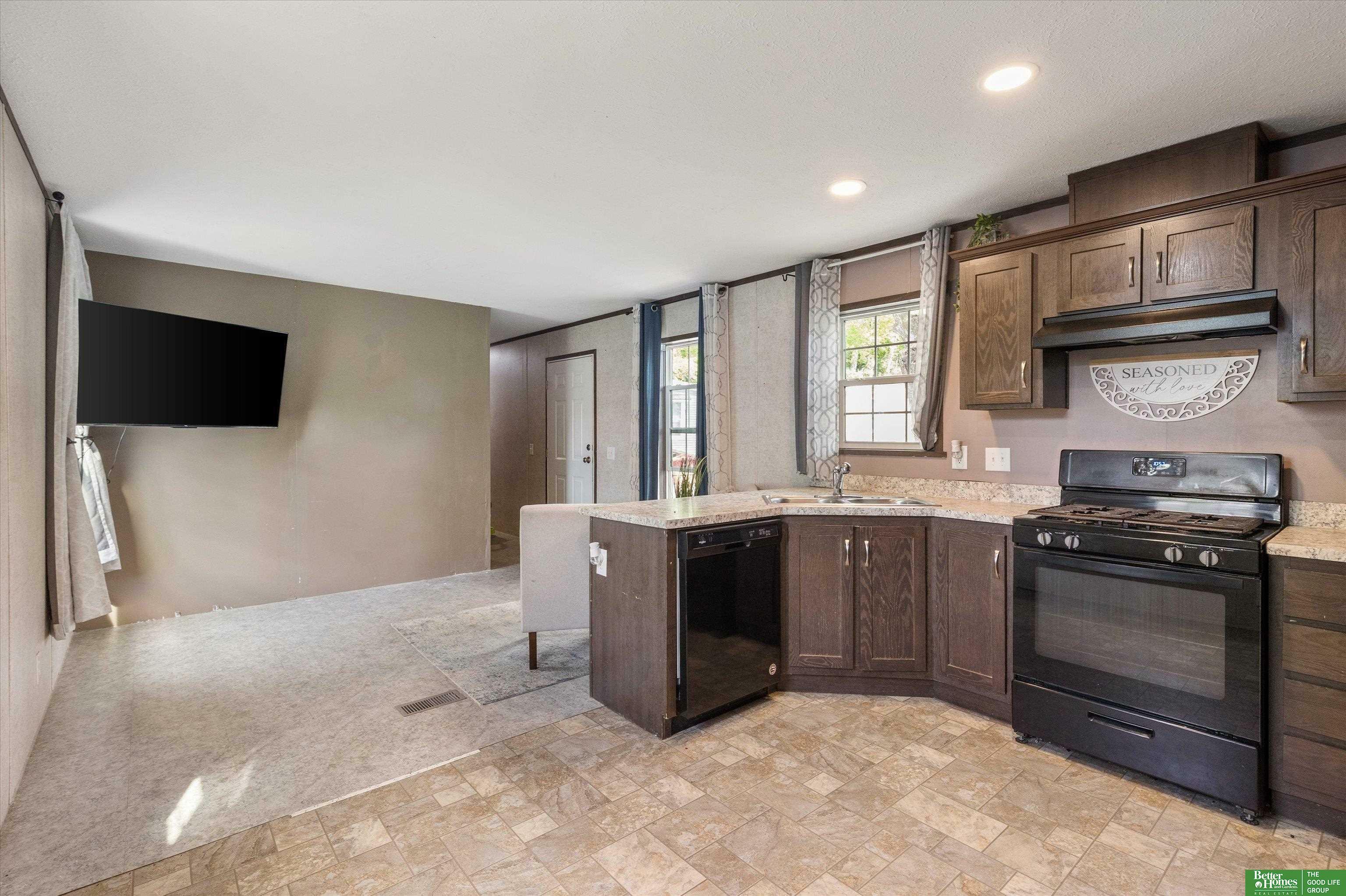 Property Photo: 2902 Hancock Street 35 NE 68005