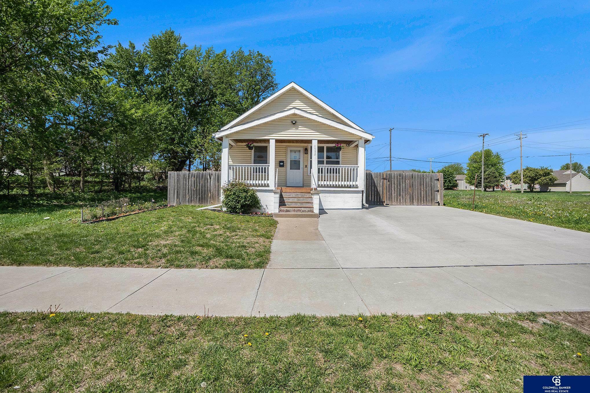 Property Photo: 1552 N 17th Street NE 68110