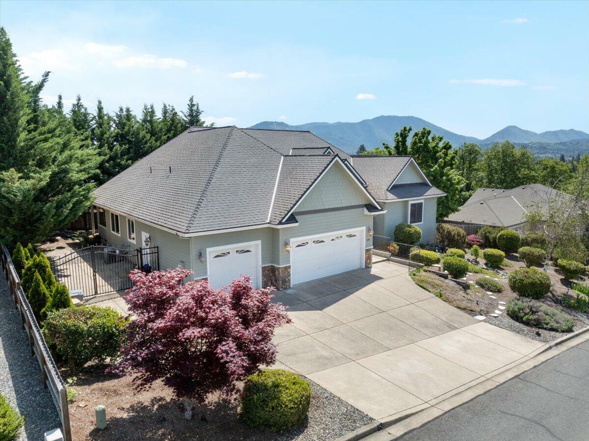 Property Photo: 109 NW Fall Run Drive OR 97526
