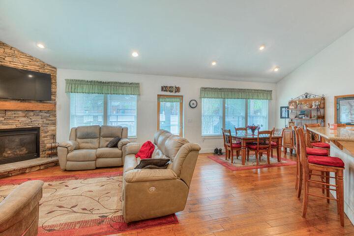Property Photo: 55819 Osprey Road OR 97707