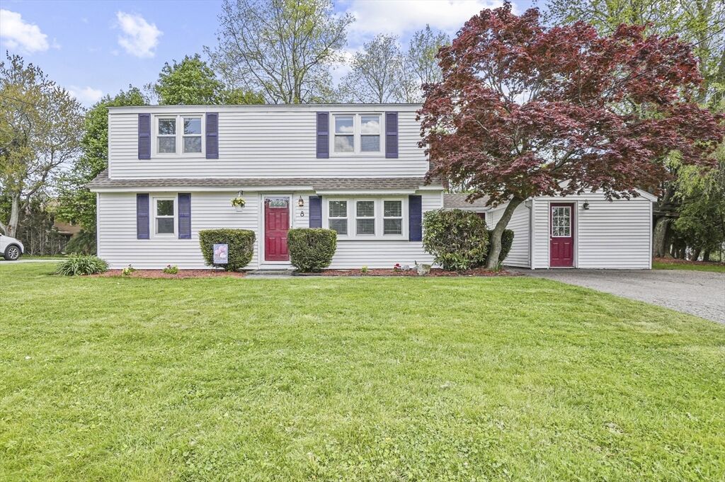 Property Photo: 8 Bellridge Dr MA 01545
