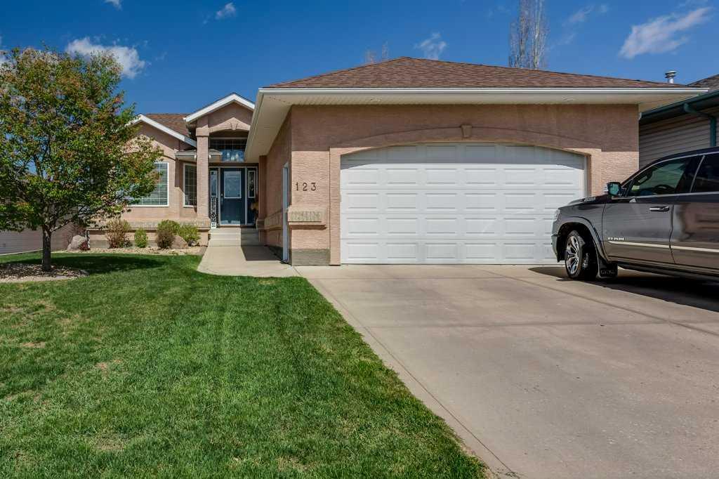 Property Photo: 123 Ammeter Close AB T4R 2Y4