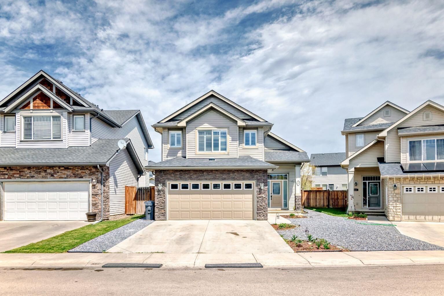 Property Photo: 612 Montgomery Close SE AB T1B 0B7