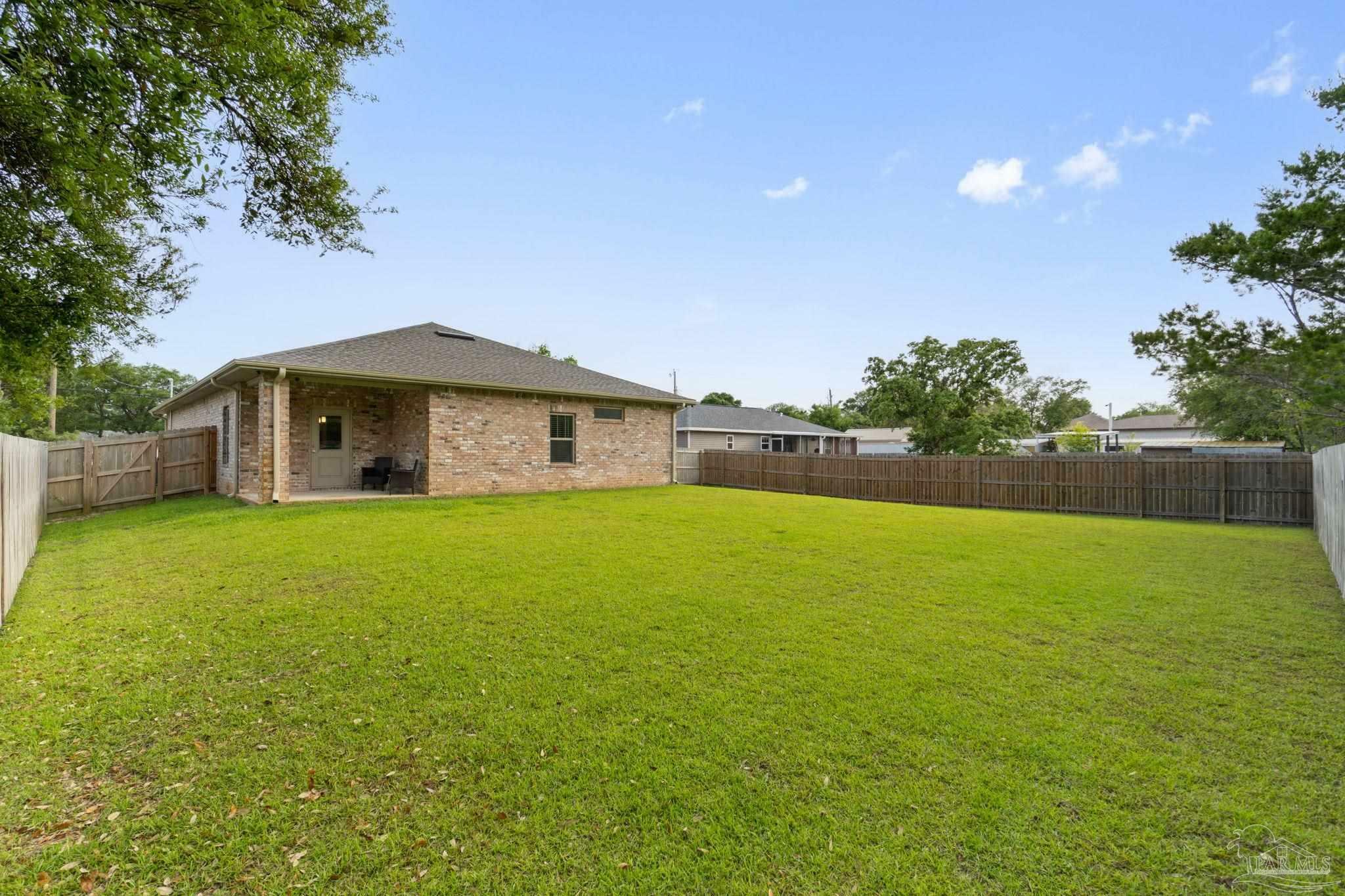 Property Photo: 5414 Harmony Ln FL 32563