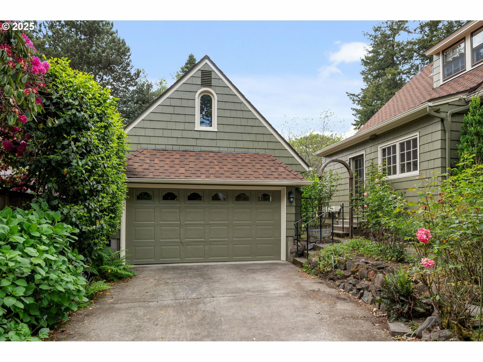 Property Photo: 6637 SE 30th Ave OR 97202
