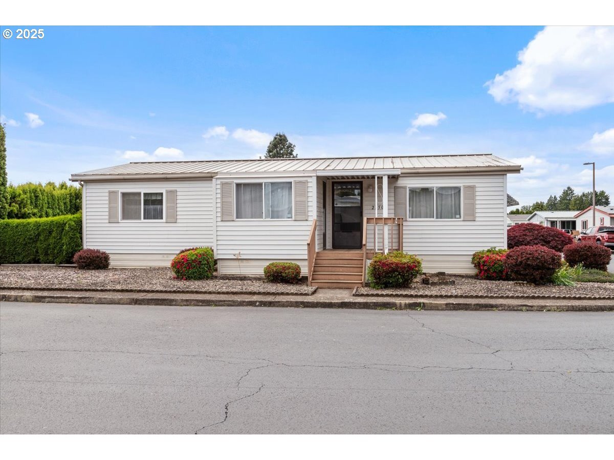 Property Photo: 2750 Oakland Loop SE OR 97317