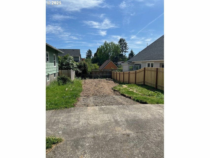 Property Photo:  5536 NE Flanders St  OR 97213 