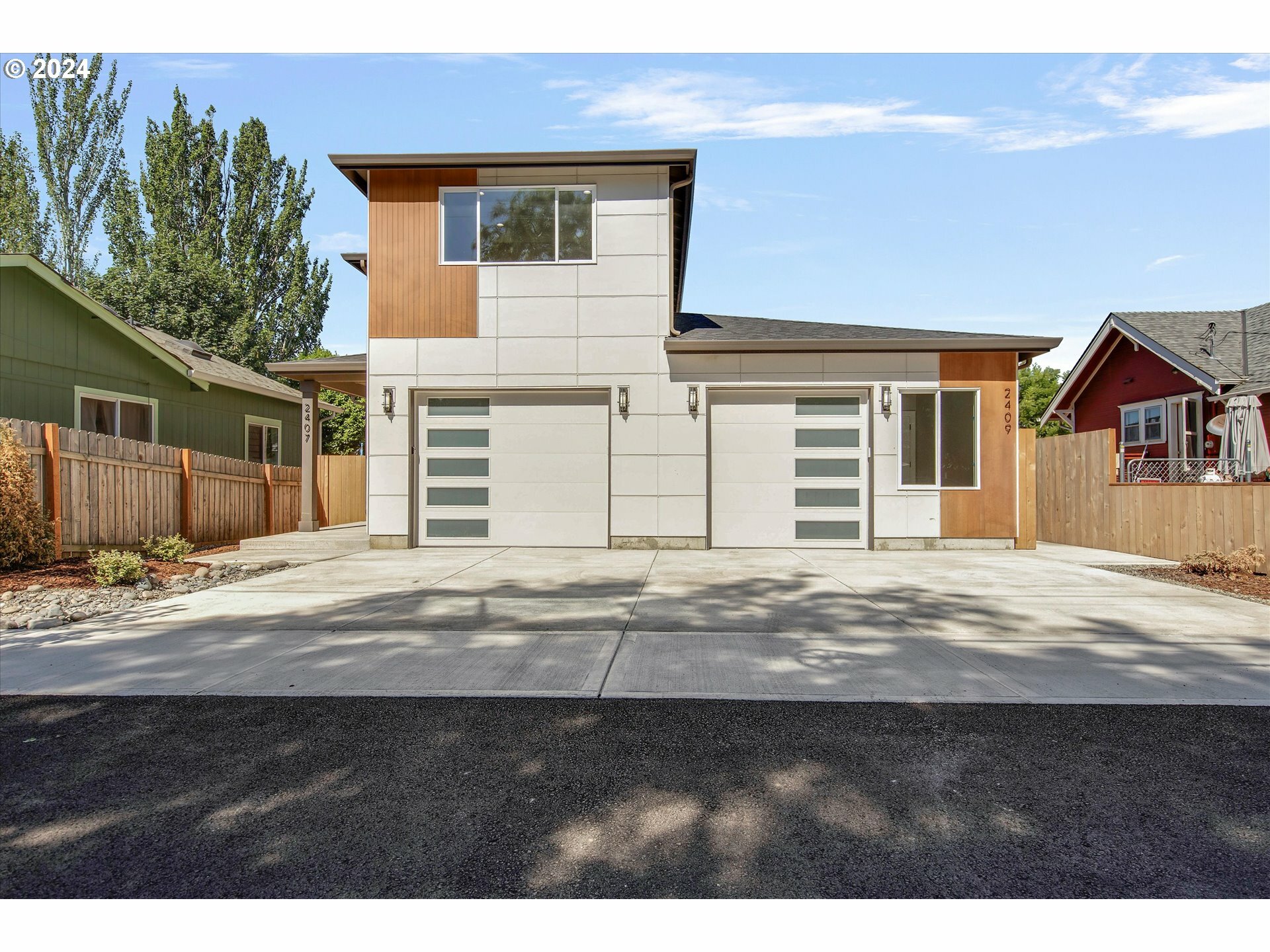 Property Photo: 2407 Thompson Ave WA 98660