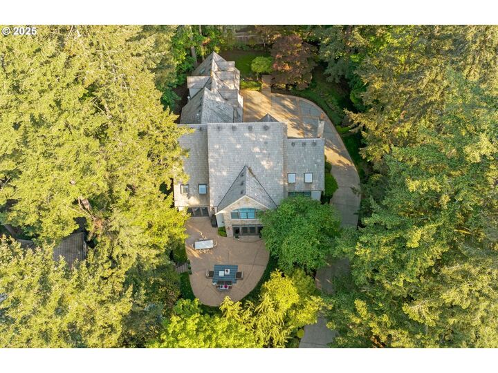 Property Photo:  800 Terrace Dr  OR 97034