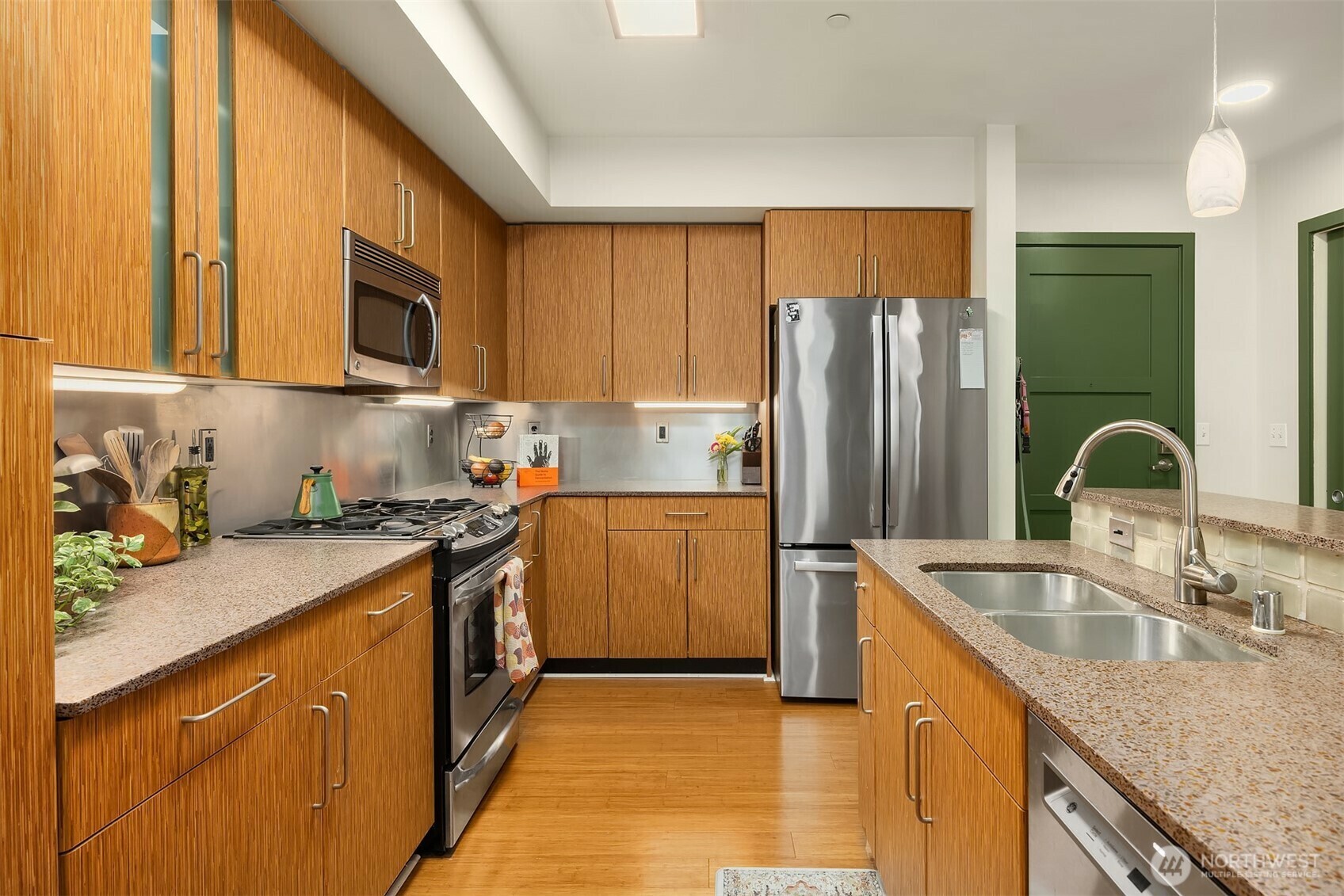 Property Photo: 413 NE 70th Street 408 WA 98115