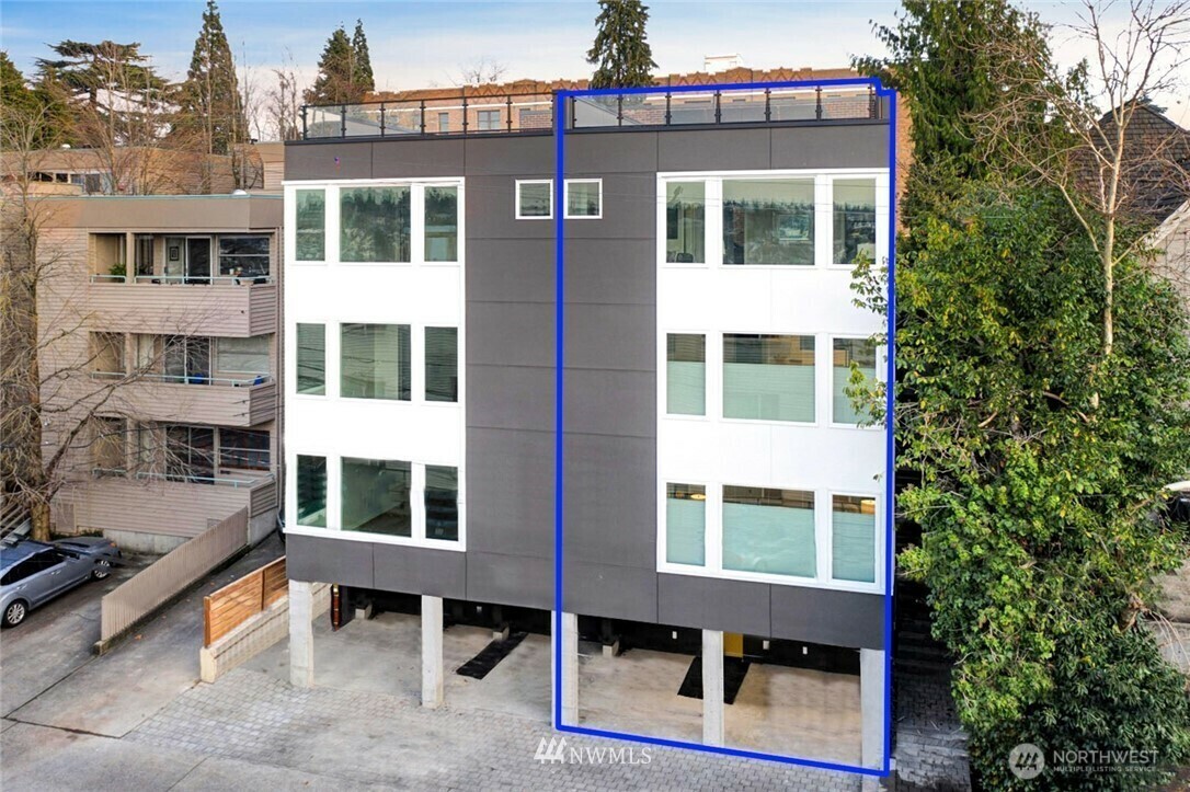 Property Photo: 2823 Franklin Avenue E WA 98102