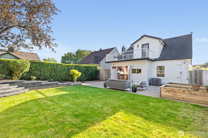 Property Photo:  3112  13th Ave S  WA 98144 