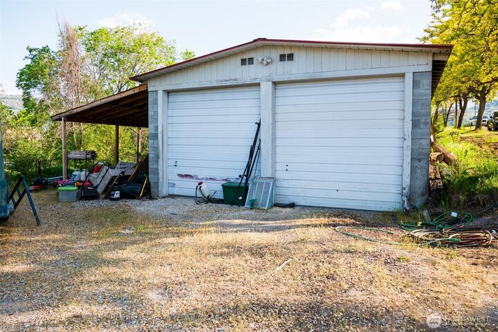 Property Photo:  1803  Juniper Street  WA 98844 