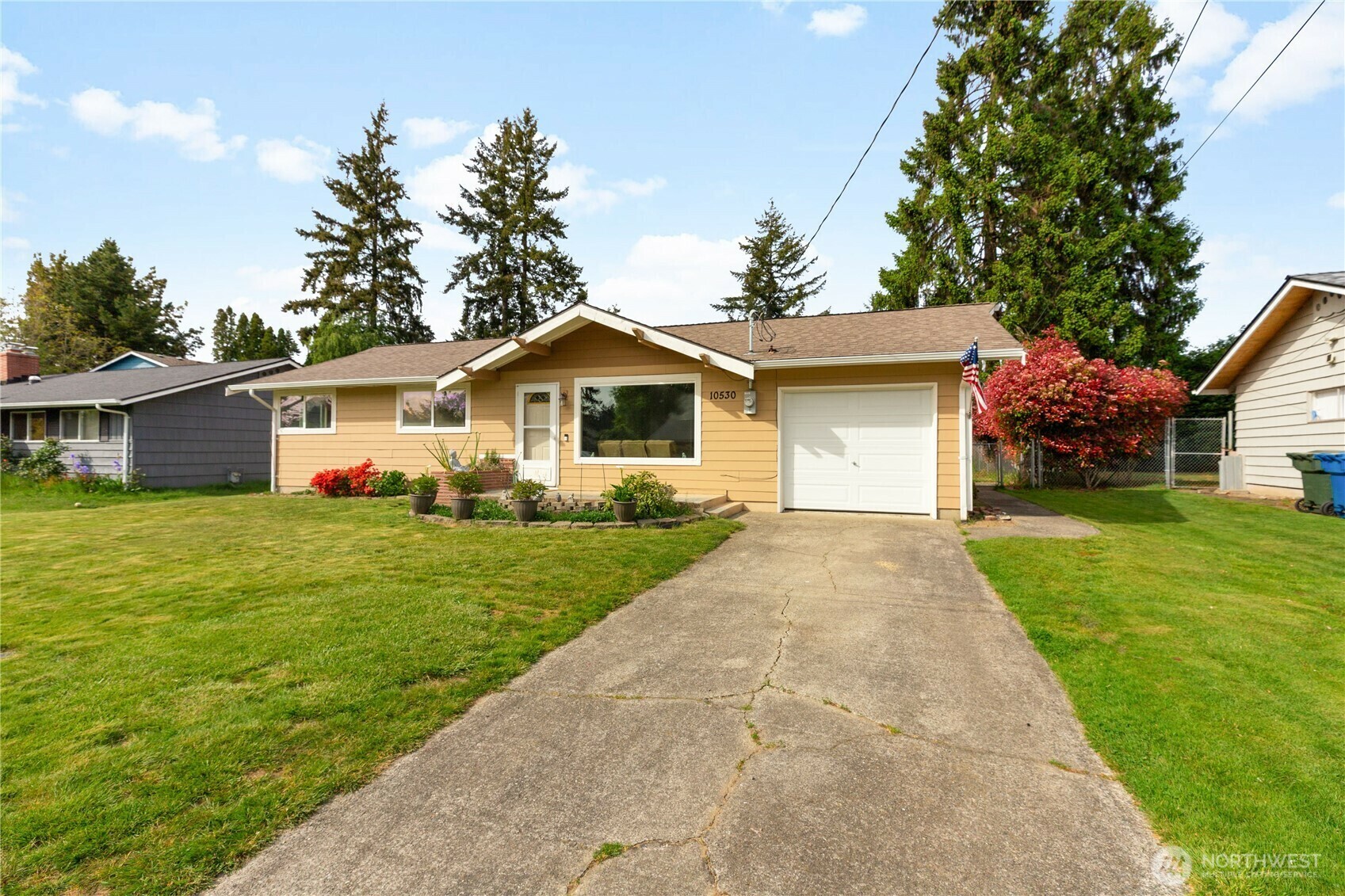 Property Photo: 10530 SE 229th Place WA 98031