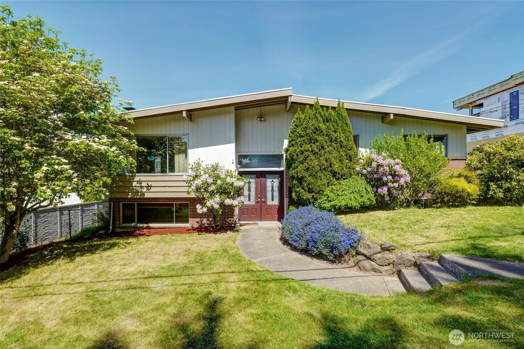 Property Photo: 1006 N 36th St WA 98056