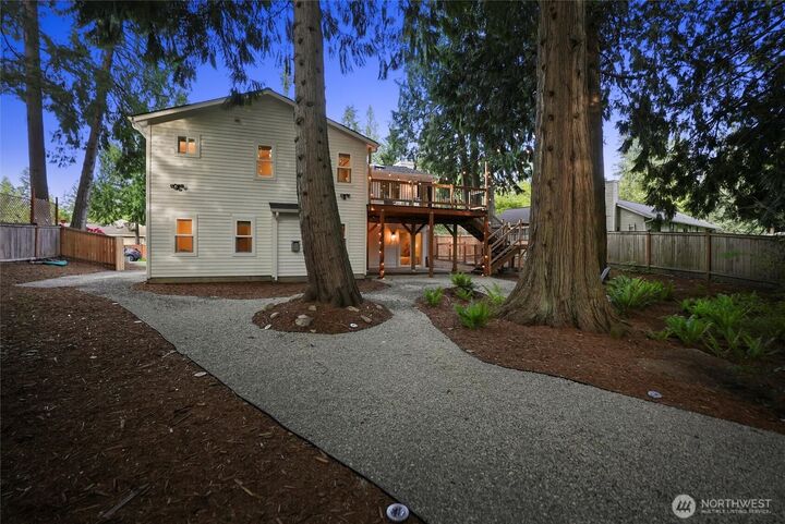 Property Photo:  2611  229th Place NE  WA 98074 