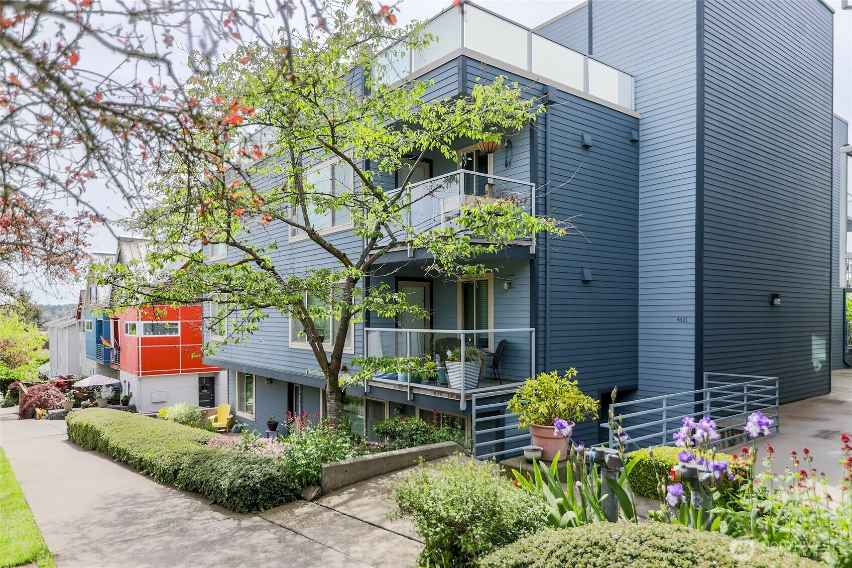 Property Photo: 4421 Greenwood Avenue N 202 WA 98103