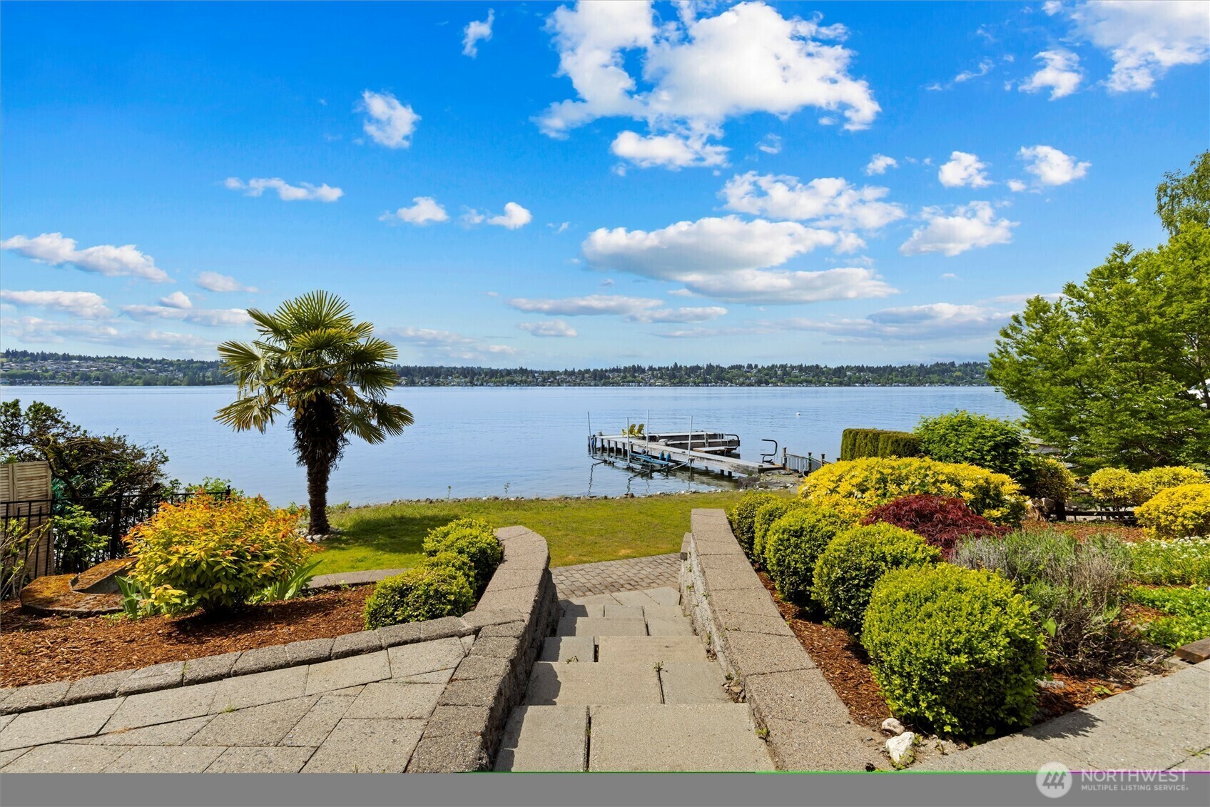 Property Photo: 11807 Holmes Point Drive NE WA 98034