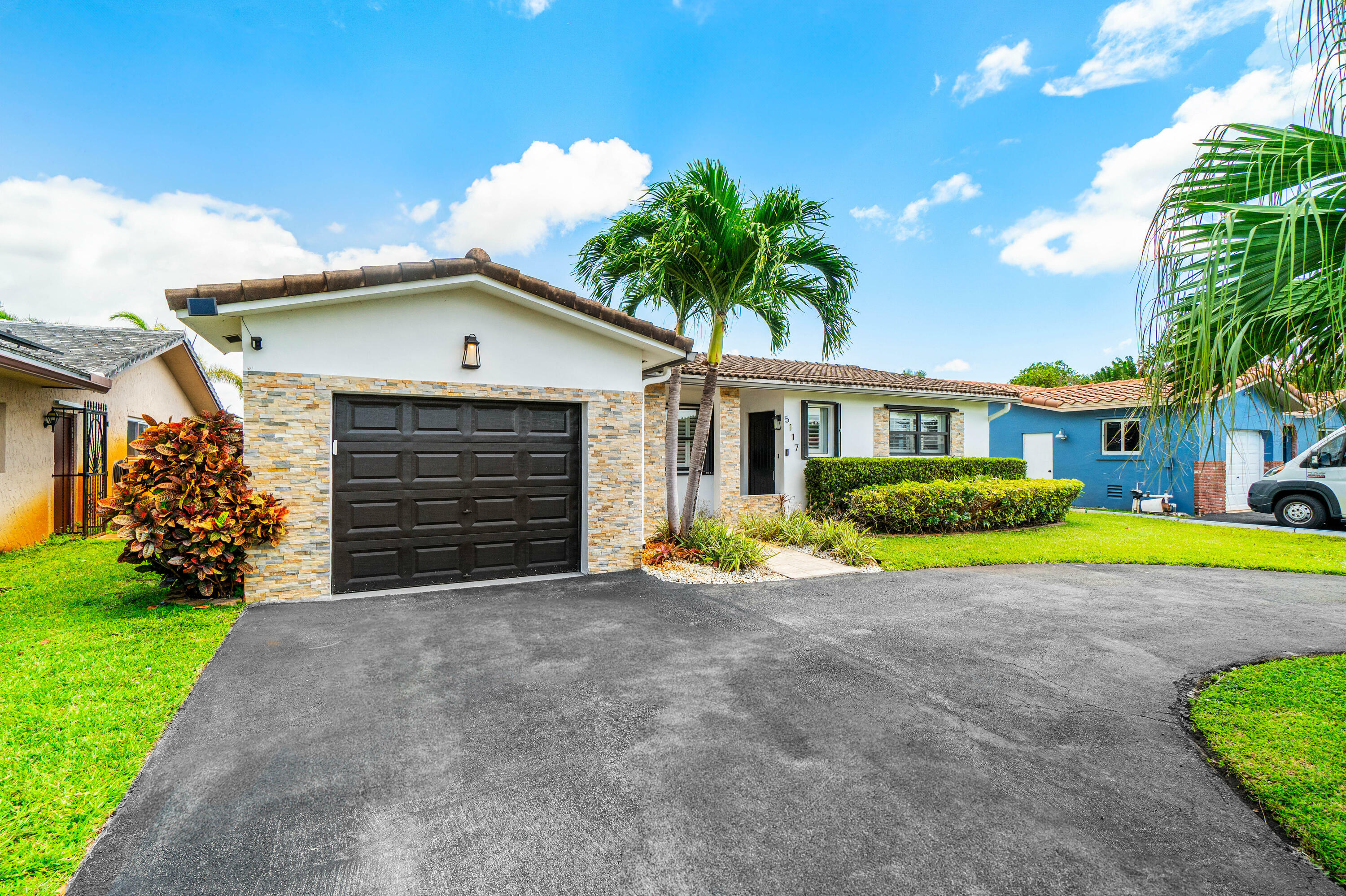 5117 Cleveland Street  Hollywood FL 33021 photo