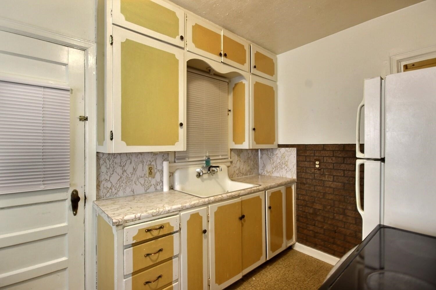 Property Photo: 2108 S Washington Ave KS 67211