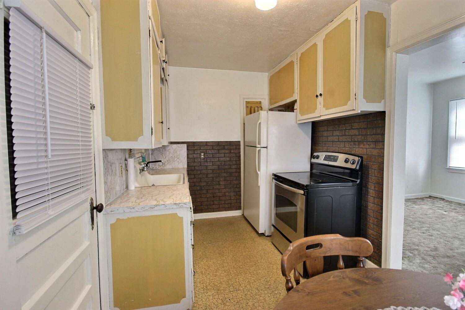Property Photo: 2108 S Washington Ave KS 67211