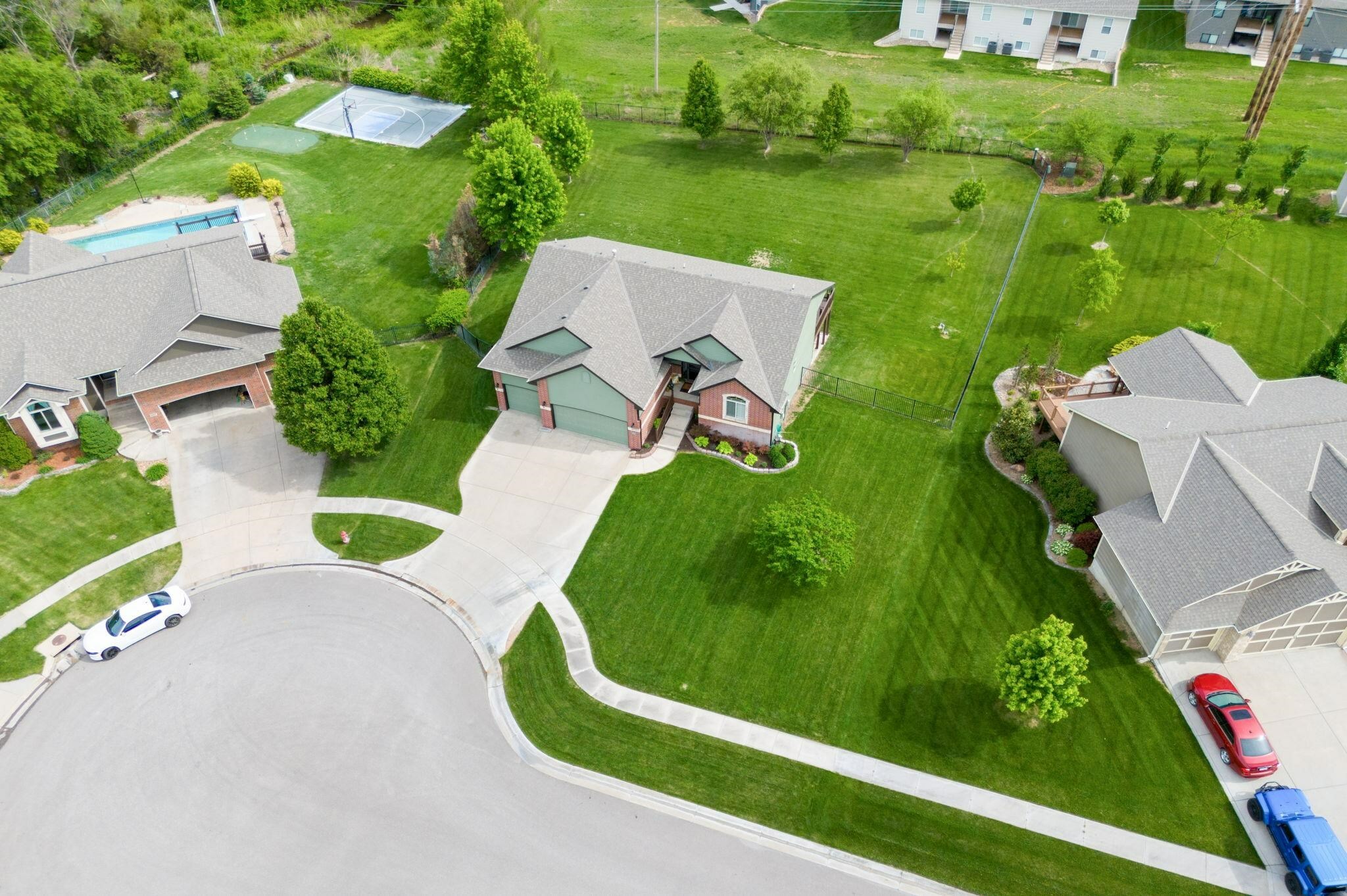 Property Photo: 1916 N Newberry Pl KS 67037