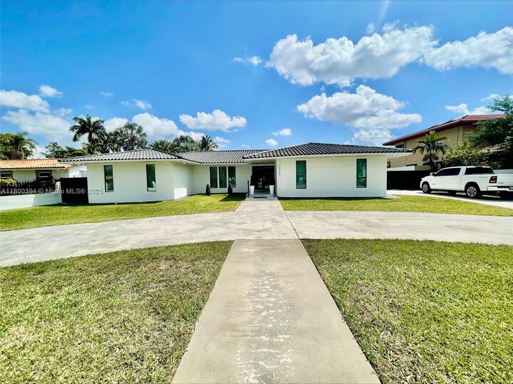 Property Photo:  2721 SW 130th Ave  FL 33175