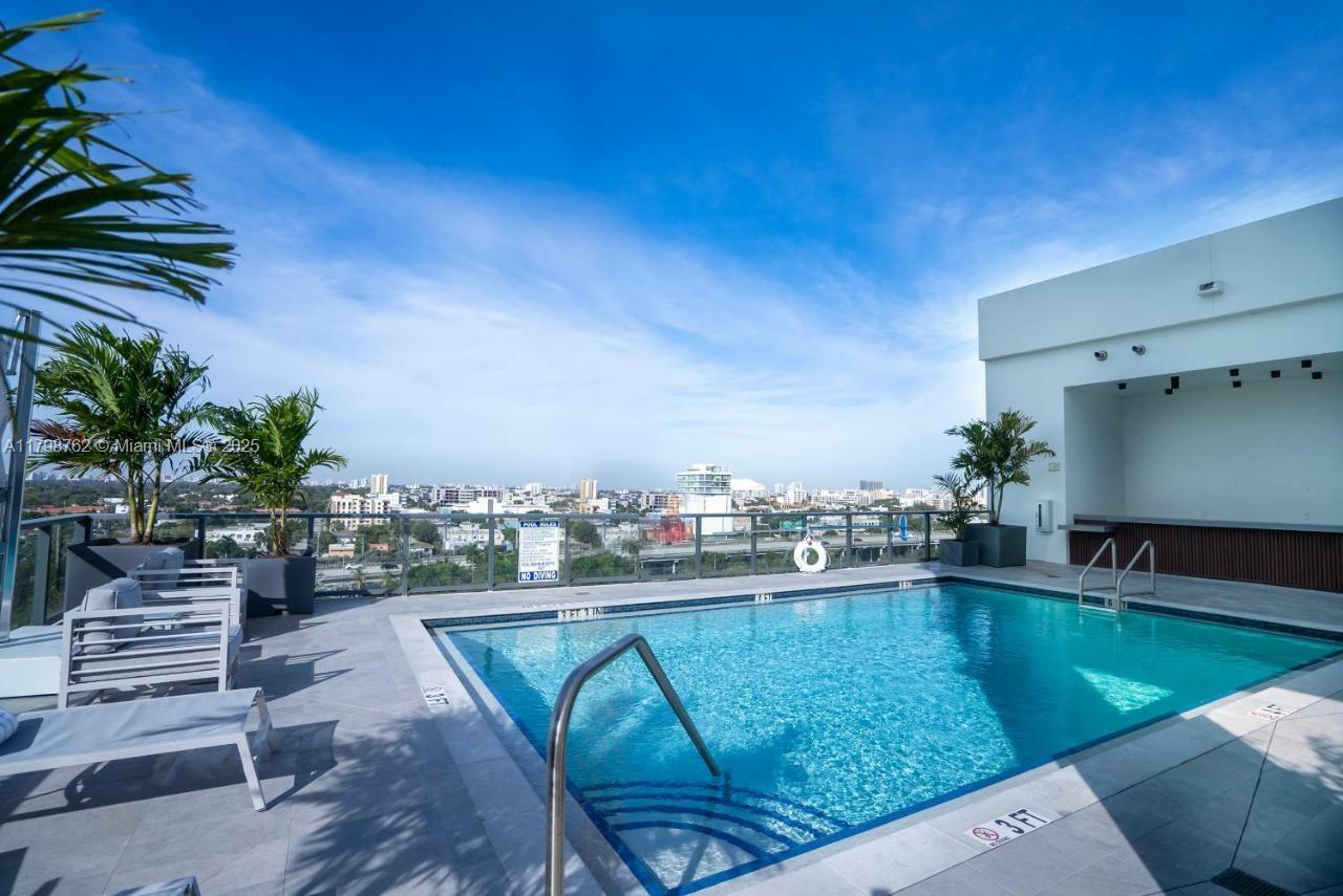 229 SW 9th St 404  Miami FL 33130 photo