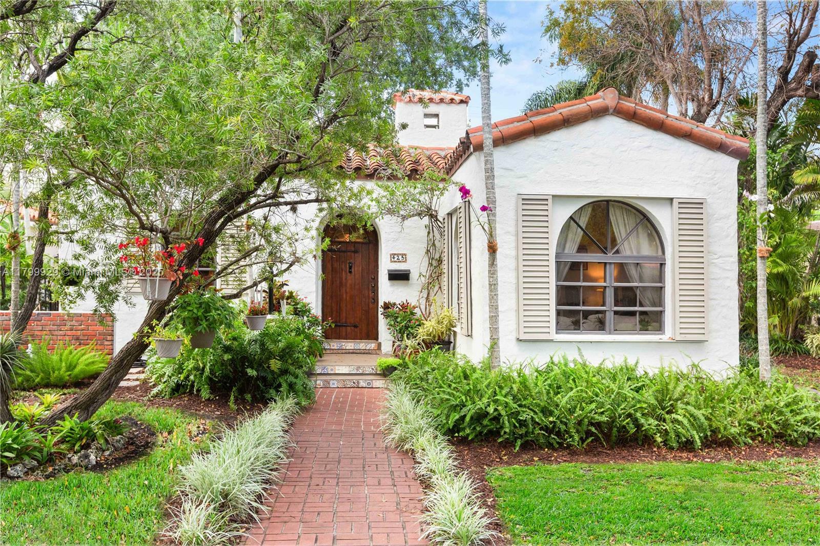 Property Photo: 425 Cadagua Ave FL 33146