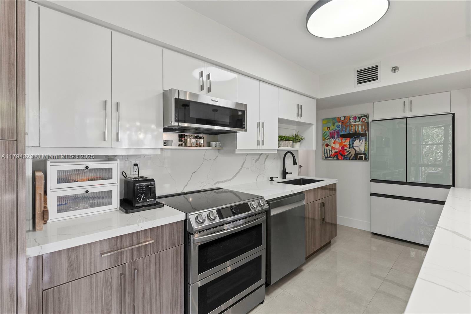 Property Photo: 3600 Mystic Pointe Dr 306 FL 33180
