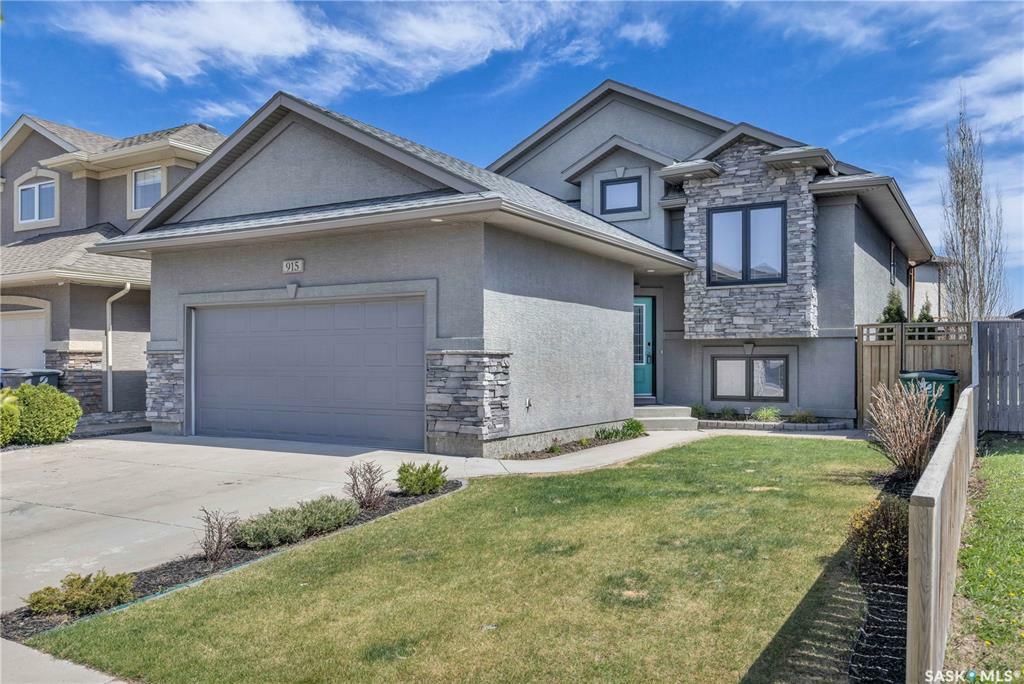 Property Photo: 915 Hunter Road SK S7T 0E6